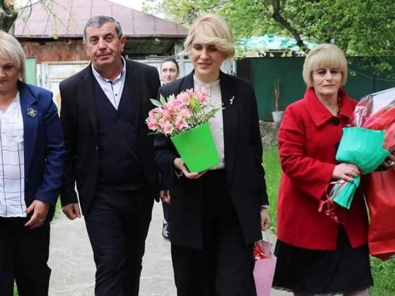 ქალაქ ცაგერში საბიბლიოთეკო  კვირეულის ფარგლებში ღვაწლმოსილ- ბიბლიოთეკარს- რიტა თვარაძეს...